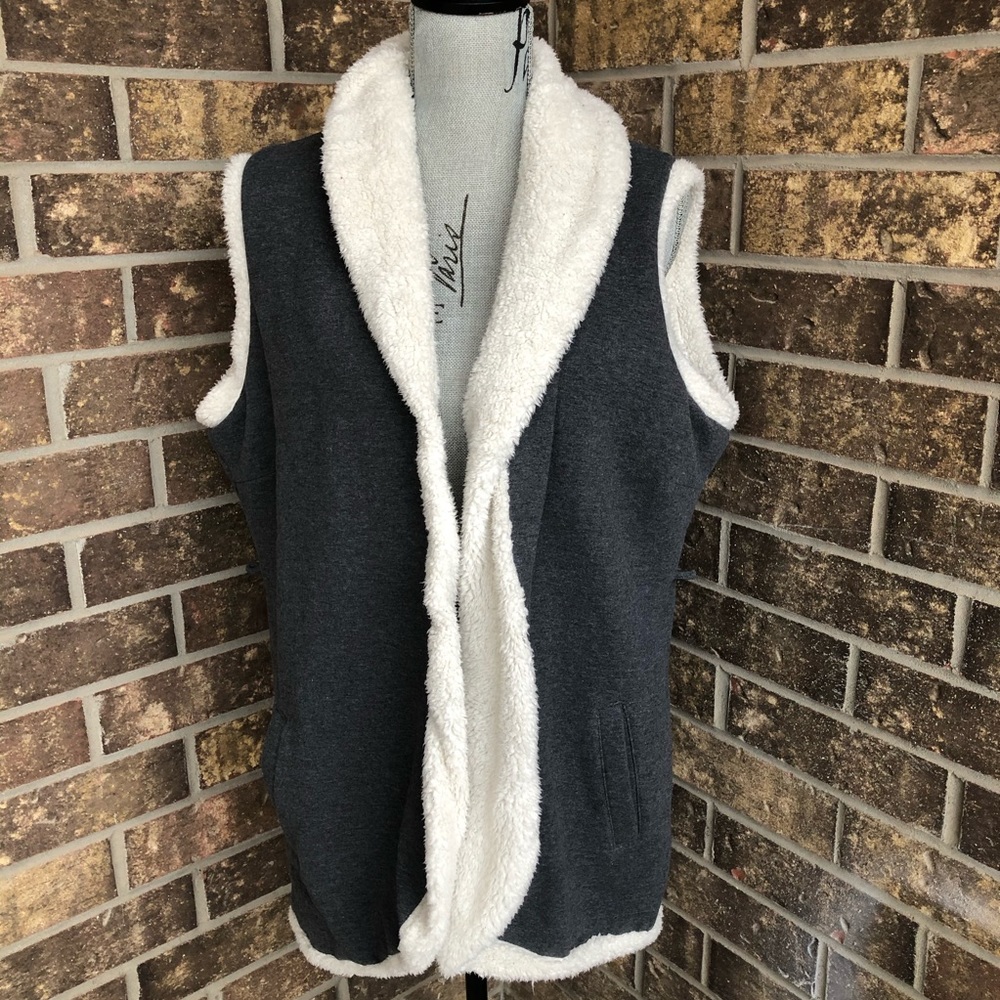 3 for $25 / Fuzzy Vest 2X